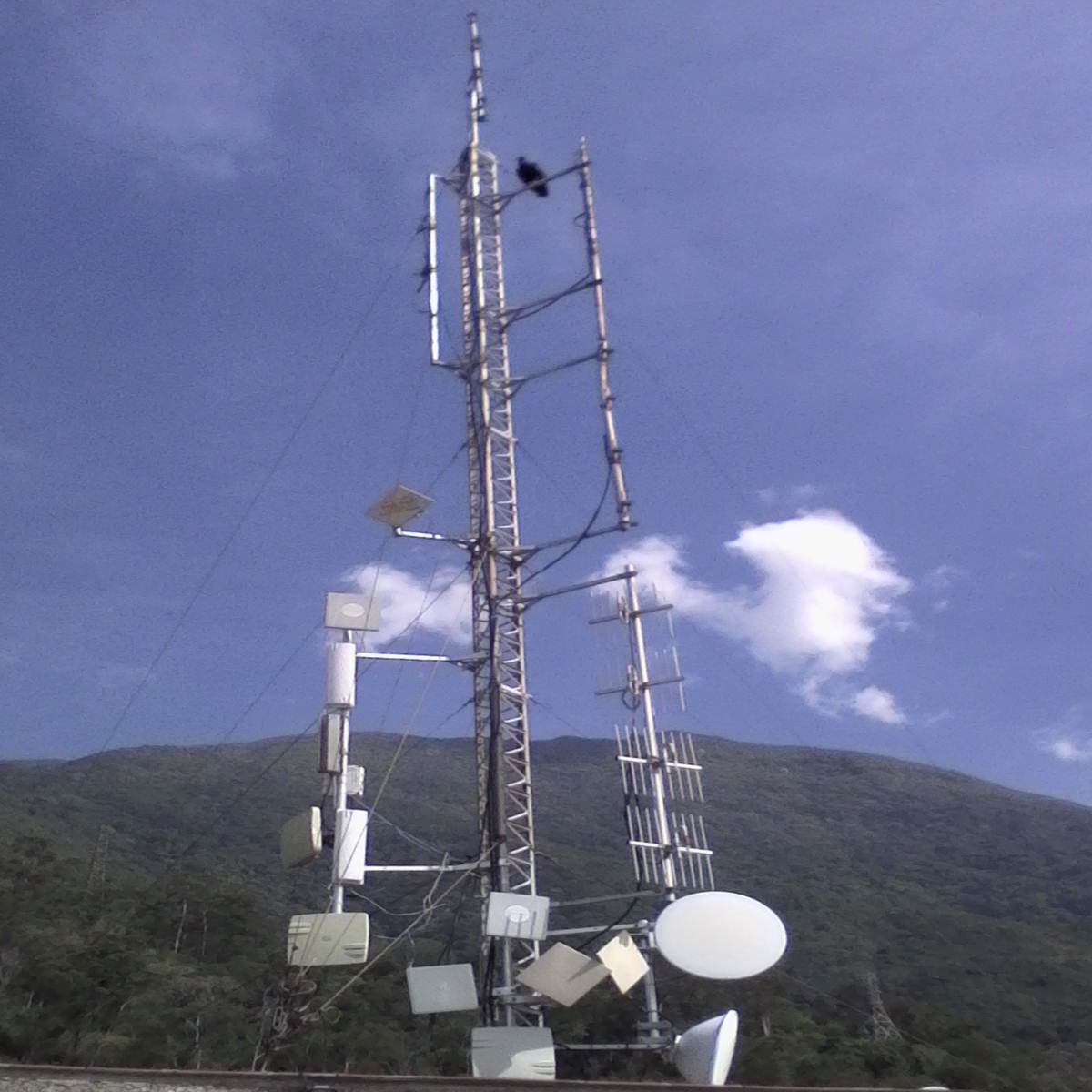 Torre ventada de aluminio triangular