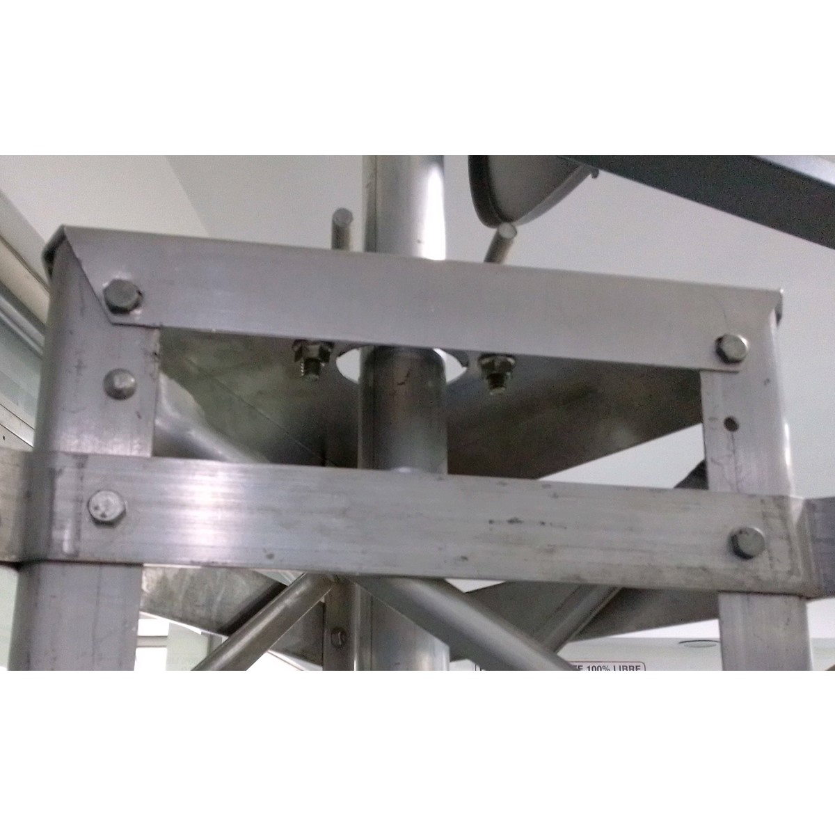 Soporte de vientos para torre ventada